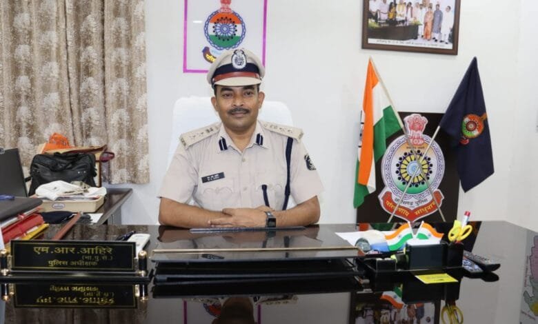 सक्ती जिले के पुलिस अधीक्षक एम आर आहिरे पदोन्नत होकर बने एसएसपी सक्ती जिले के पुलिस अधीक्षक एम आर आहिरे पदोन्नत होकर बने एसएसपी kshititech
