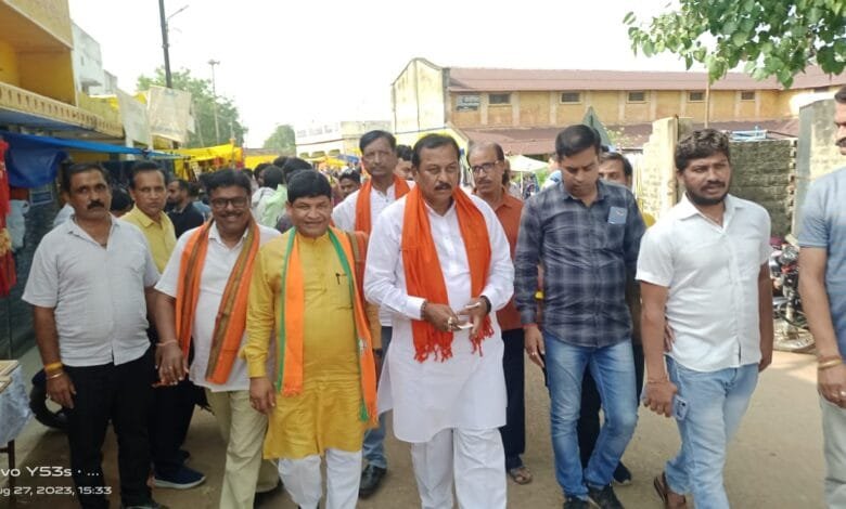 <em>बीजेपी घोषणा पत्र समिति</em> <em>संयोजक विजय बघेल पहुंचे बाराद्वार</em> ,<em>आम जनता से करी मुलाकात</em> <em>बीजेपी घोषणा पत्र समिति</em> <em>संयोजक विजय बघेल पहुंचे बाराद्वार</em> ,<em>आम जनता से करी मुलाकात</em> kshititech