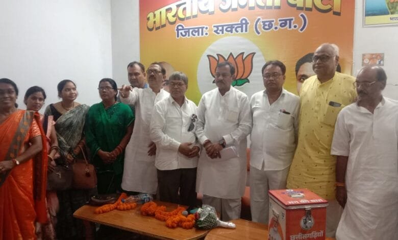 दुर्ग सांसद विजय बघेल ने भाजपा घोषणापत्र के लिए विभिन्न संगठनों से मुलाकात कर मांगी राय दुर्ग सांसद विजय बघेल ने भाजपा घोषणापत्र के लिए विभिन्न संगठनों से मुलाकात कर मांगी राय kshititech