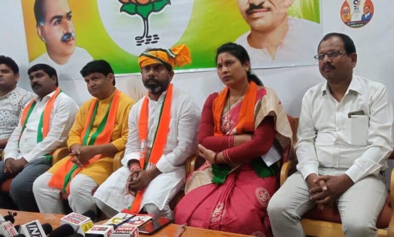 भारतीय जनता पार्टी के विधायक रूप ज्योति कुर्मी ने कांग्रेस सरकार की वादा खिलाफी को लेकर उठाया सवाल भारतीय जनता पार्टी के विधायक रूप ज्योति कुर्मी ने कांग्रेस सरकार की वादा खिलाफी को लेकर उठाया सवाल kshititech