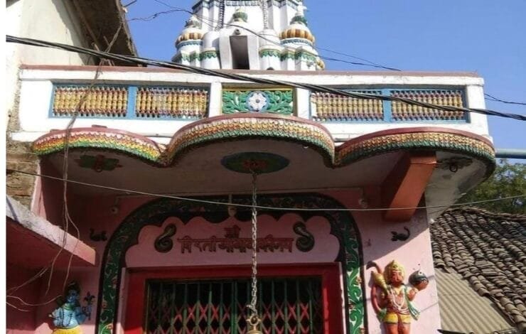 नाग पंचमी पर इस मंदिर में जाते हैं हजारों लोग, मान्यता ऐसी मिट्टी खाने से उतर जाता है सांप का जहर नाग पंचमी पर इस मंदिर में जाते हैं हजारों लोग, मान्यता ऐसी मिट्टी खाने से उतर जाता है सांप का जहर kshititech