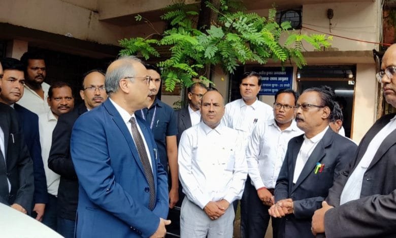 मुख्य न्यायाधीश महोदय ने सक्ती न्यायालय कैंपस का किया आकस्मिक निरीक्षण मुख्य न्यायाधीश महोदय ने सक्ती न्यायालय कैंपस का किया आकस्मिक निरीक्षण kshititech