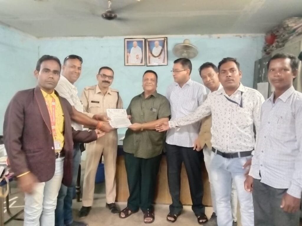 सक्ती की शराब दुकान को शहर से बाहर करने छत्तीसगढ़ जनर्लिस्ट वेलफेयर यूनियन जिला इकाई सक्ती ने कलेक्टर- एसपी सहित अधिकारियों को सौंपा ज्ञापन सक्ती की शराब दुकान को शहर से बाहर करने छत्तीसगढ़ जनर्लिस्ट वेलफेयर यूनियन जिला इकाई सक्ती ने कलेक्टर- एसपी सहित अधिकारियों को सौंपा ज्ञापन kshititech