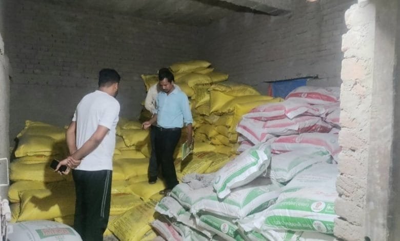 खाद का वितरण POS से होगा, व्यापारी को रखना होगा एक-एक बोरी का हिसाब खाद का वितरण POS से होगा, व्यापारी को रखना होगा एक-एक बोरी का हिसाब kshititech