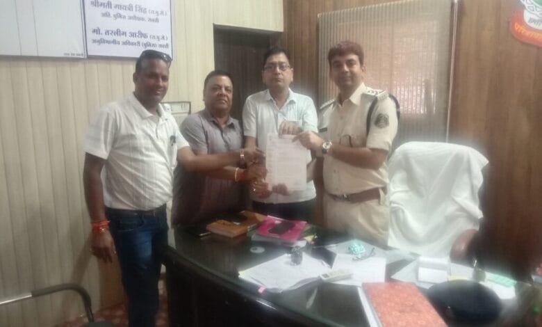 छत्तीसगढ़ जर्नलिस्ट वेलफेयर यूनियन जिला इकाई सक्ती के पदाधिकारी मिले सक्ती थाना-प्रभारी से छत्तीसगढ़ जर्नलिस्ट वेलफेयर यूनियन जिला इकाई सक्ती के पदाधिकारी मिले सक्ती थाना-प्रभारी से kshititech