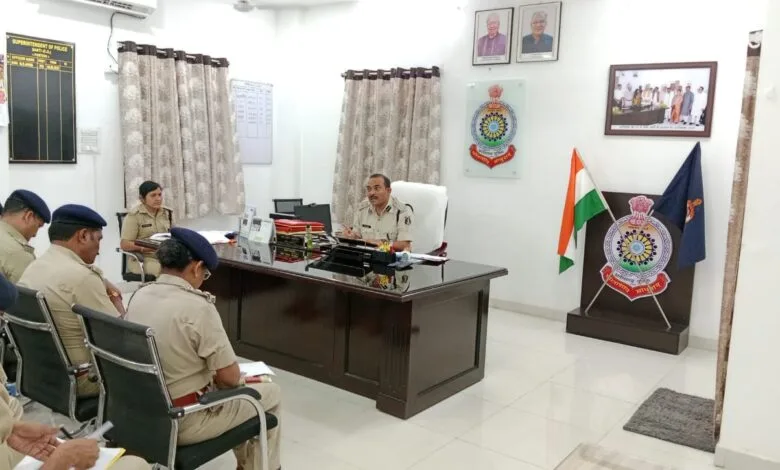 पुलिस अधीक्षक सक्ती ने अपराधिक गतिविधियों में संलग्न व्यक्तियों के ऊपर कड़ी कार्यवाही करने को दिए निर्देश पुलिस अधीक्षक सक्ती ने अपराधिक गतिविधियों में संलग्न व्यक्तियों के ऊपर कड़ी कार्यवाही करने को दिए निर्देश kshititech