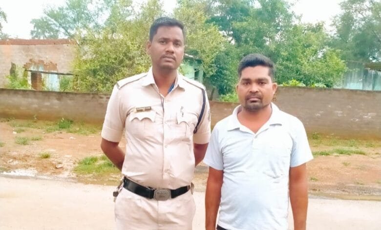 नाबालिक बालिका के साथ छेड़खानी करने वाले सरपंच पति गिरफ्तार जेल दाखिल किया गया नाबालिक बालिका के साथ छेड़खानी करने वाले सरपंच पति गिरफ्तार जेल दाखिल किया गया kshititech