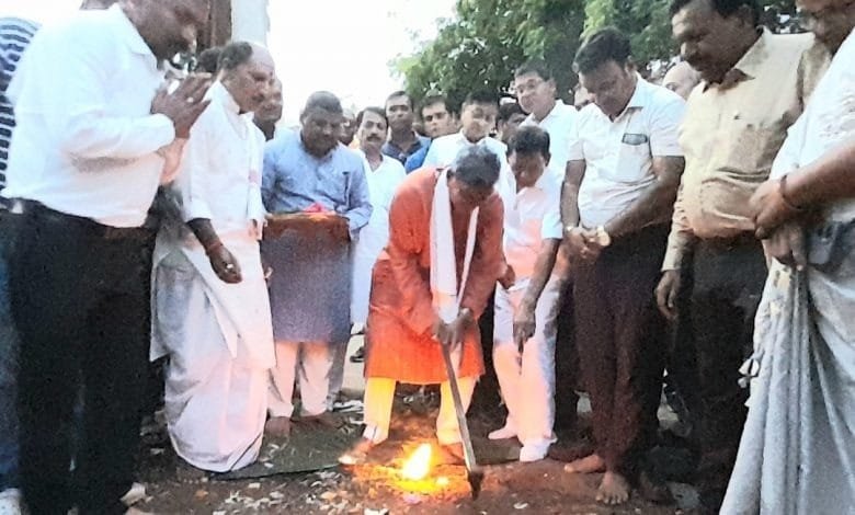 बुधवारी बाजार में बनने वाली सड़क का विधानसभा अध्यक्ष ने किया भूमि पूजन बुधवारी बाजार में बनने वाली सड़क का विधानसभा अध्यक्ष ने किया भूमि पूजन kshititech