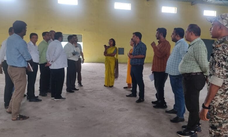 स्ट्रांग रूम भवन का निरीक्षण कर सभी आधारभूत सुविधाएं जल्द सुनिश्चित करने के दिए निर्देश स्ट्रांग रूम भवन का निरीक्षण कर सभी आधारभूत सुविधाएं जल्द सुनिश्चित करने के दिए निर्देश kshititech