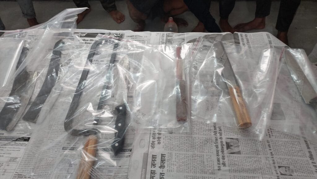 ज्वेलरी शॉप में डकैती की योजना बना रहे 06 आरोपीयों को सक्ती पुलिस ने किया गिरफ्तार ज्वेलरी शॉप में डकैती की योजना बना रहे 06 आरोपीयों को सक्ती पुलिस ने किया गिरफ्तार kshititech