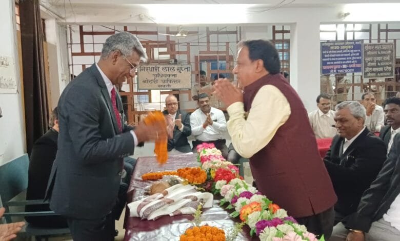 अधिवक्ता संघ सक्ती ने अल्प प्रवास में न्यायमूर्ति पार्थ प्रतीम का किया आत्मीय स्वागत अधिवक्ता संघ सक्ती ने अल्प प्रवास में न्यायमूर्ति पार्थ प्रतीम का किया आत्मीय स्वागत kshititech