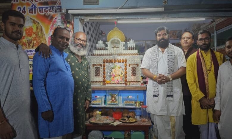 श्री सिद्ध हनुमान मंदिर परिवार ने दिव्य गणेश पंडाल में आचार्य देवकृष्ण का जन्म दिवस मनाया श्री सिद्ध हनुमान मंदिर परिवार ने दिव्य गणेश पंडाल में आचार्य देवकृष्ण का जन्म दिवस मनाया kshititech