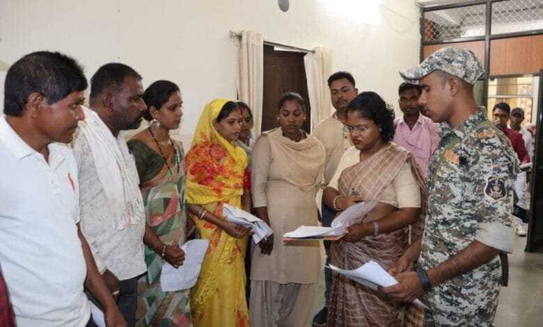 संबंधित अधिकारियों को प्राप्त आवेदनों का त्वरित निराकरण करने के दिए निर्देश संबंधित अधिकारियों को प्राप्त आवेदनों का त्वरित निराकरण करने के दिए निर्देश kshititech