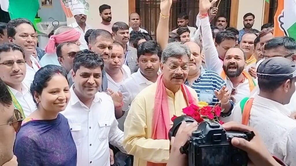 बाराद्वार में विधानसभा अध्यक्ष डॉ चरण दास महंत ने हाथ जोड़ो पदयात्रा करते हुए जनमानस को दिया संदेश सर्वधर्म एक है बाराद्वार में विधानसभा अध्यक्ष डॉ चरण दास महंत ने हाथ जोड़ो पदयात्रा करते हुए जनमानस को दिया संदेश सर्वधर्म एक है kshititech