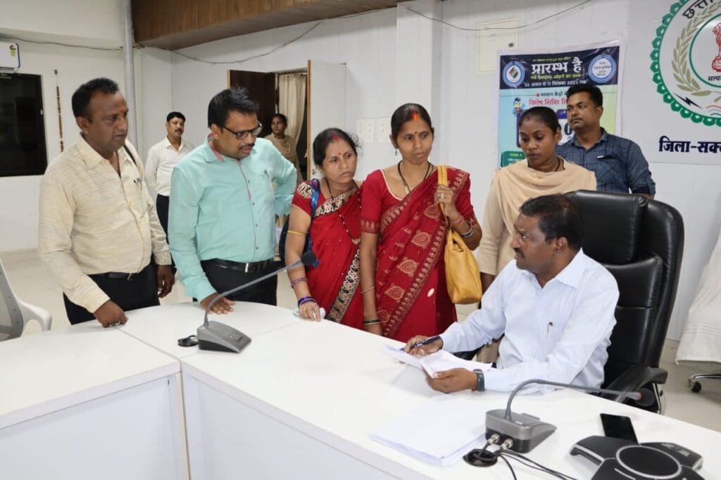 अपर कलेक्टर ने जनदर्शन में सुनी आमलोगों की समस्याएं अपर कलेक्टर ने जनदर्शन में सुनी आमलोगों की समस्याएं kshititech