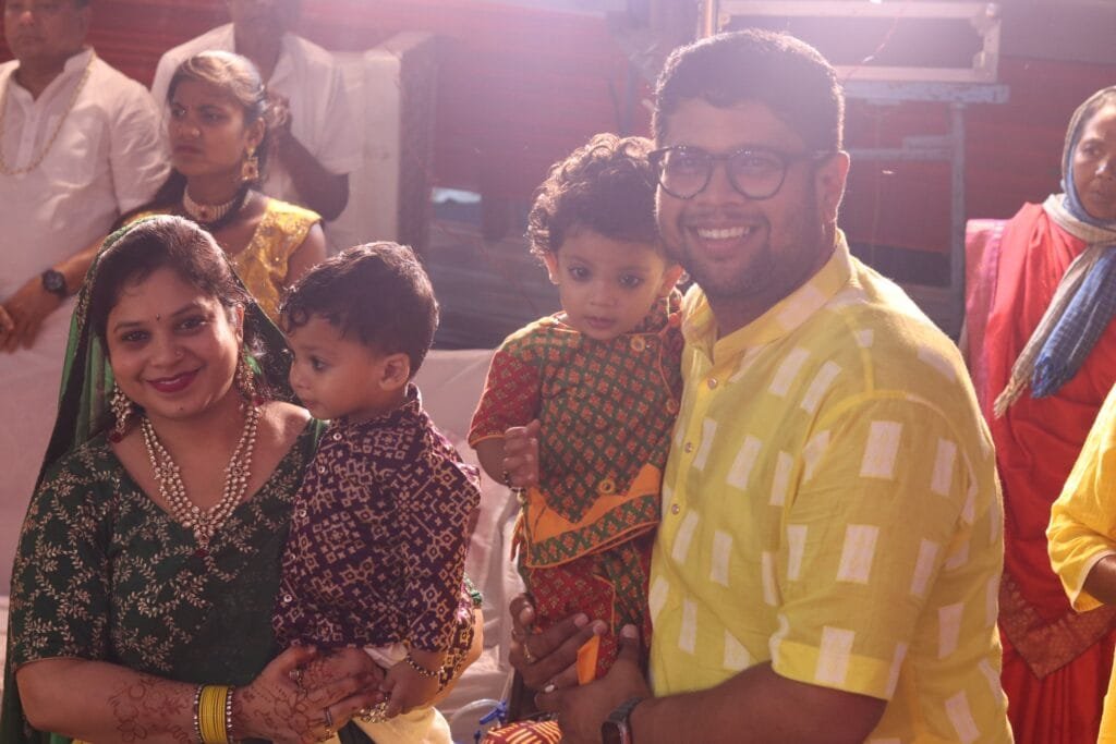 दुबलधनिया परिवार की भागवत कथा में व्यास आचार्य ने गृहस्थों से भगवान शिव की तरह जीने का किया आग्रह दुबलधनिया परिवार की भागवत कथा में व्यास आचार्य ने गृहस्थों से भगवान शिव की तरह जीने का किया आग्रह kshititech
