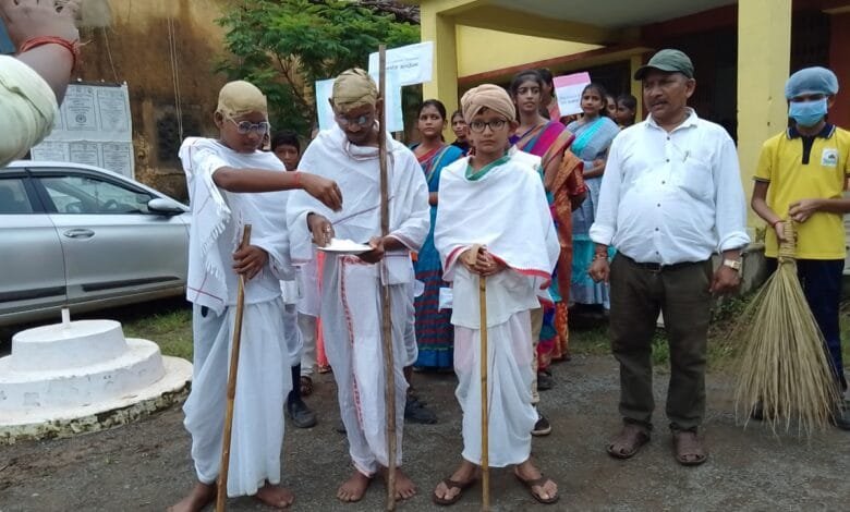 गांधी,शास्त्री जयंती पर ब्लाक मुख्यालय मालखरौदा में निकली स्वच्छता और गांधी जी शोभायात्रा गांधी,शास्त्री जयंती पर ब्लाक मुख्यालय मालखरौदा में निकली स्वच्छता और गांधी जी शोभायात्रा kshititech