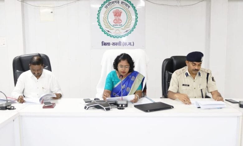 कलेक्टर और एसपी ने ली राजनीतिक दलों के प्रतिनिधियों की बैठक कलेक्टर और एसपी ने ली राजनीतिक दलों के प्रतिनिधियों की बैठक kshititech
