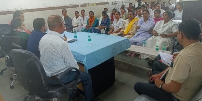 आदर्श आचार संहिता लगने के बाद सक्ती बीएमओ ने ली हॉस्पिटल स्टाफ की बैठक आदर्श आचार संहिता लगने के बाद सक्ती बीएमओ ने ली हॉस्पिटल स्टाफ की बैठक kshititech