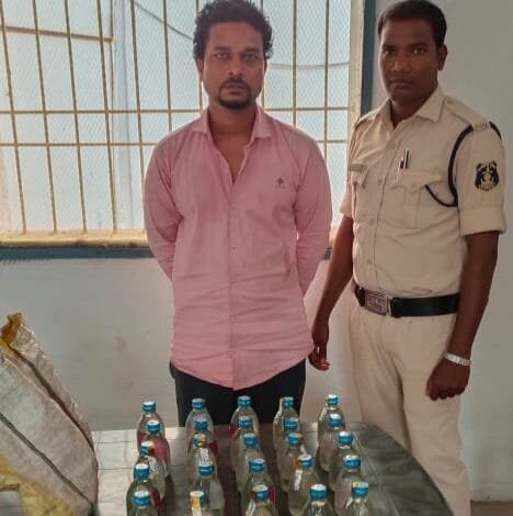 अवैध रूप से कच्ची महुआ शराब रखने वाले आरोपी के विरूद्ध की गई आबकारी एक्ट की कार्यवाही अवैध रूप से कच्ची महुआ शराब रखने वाले आरोपी के विरूद्ध की गई आबकारी एक्ट की कार्यवाही kshititech