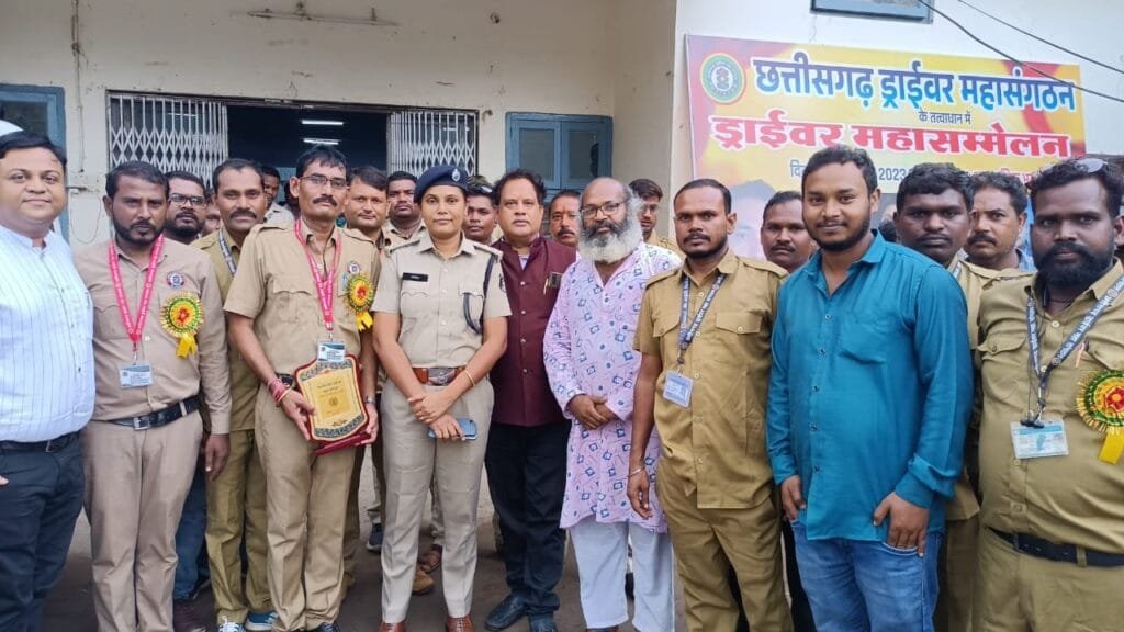 छत्तीसगढ़ ड्राइवर महासंघ का जिला स्तरीय सम्मेलन में प्रदेश भर से ड्राइवर शामिल होकर एकता का किया आगाज छत्तीसगढ़ ड्राइवर महासंघ का जिला स्तरीय सम्मेलन में प्रदेश भर से ड्राइवर शामिल होकर एकता का किया आगाज kshititech