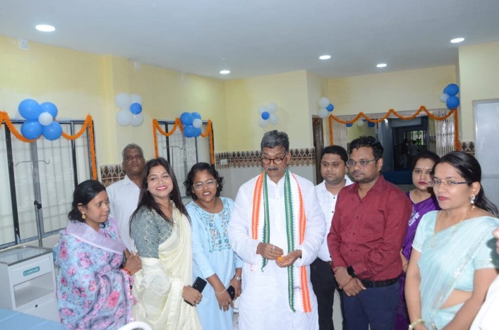 डॉक्टर चरण दास महंत की भरोसे की यात्रा का उमडी भीड़ , मिला लोगों का समर्थन डॉक्टर चरण दास महंत की भरोसे की यात्रा का उमडी भीड़ , मिला लोगों का समर्थन kshititech