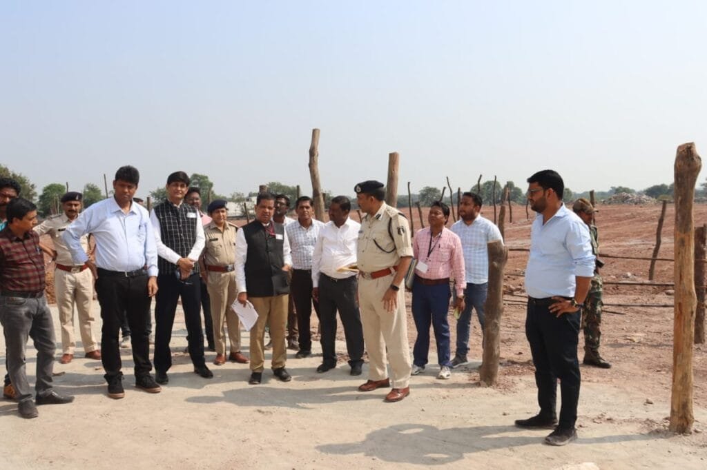सामान्य प्रेक्षक, पुलिस प्रेक्षक और व्यय प्रेक्षक ने स्ट्रॉन्ग रूम व कलेक्टर कार्यालय के तीनो नामांकन कक्ष सहित अन्य निर्वाचन कार्यों का किया निरीक्षण सामान्य प्रेक्षक, पुलिस प्रेक्षक और व्यय प्रेक्षक ने स्ट्रॉन्ग रूम व कलेक्टर कार्यालय के तीनो नामांकन कक्ष सहित अन्य निर्वाचन कार्यों का किया निरीक्षण kshititech