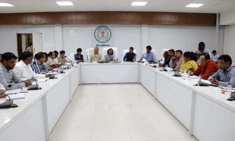 सामान्य प्रेक्षक, पुलिस प्रेक्षक और व्यय प्रेक्षक ने निर्वाचन कार्य से सम्बद्ध सभी नोडल और सेक्टर अधिकारियों की ली बैठक सामान्य प्रेक्षक, पुलिस प्रेक्षक और व्यय प्रेक्षक ने निर्वाचन कार्य से सम्बद्ध सभी नोडल और सेक्टर अधिकारियों की ली बैठक kshititech
