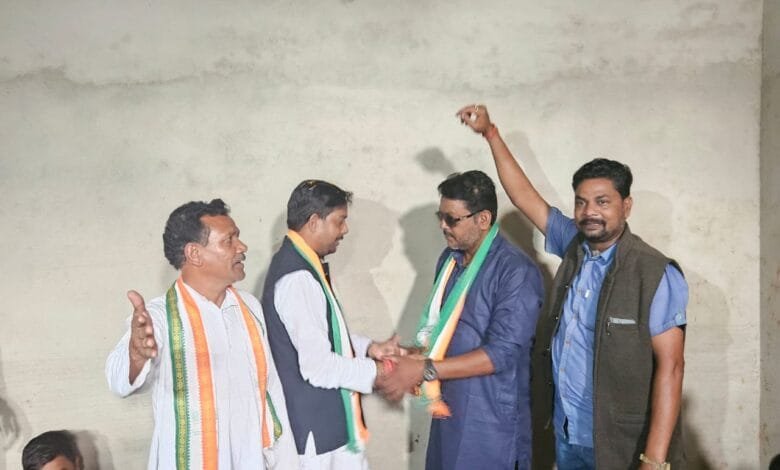 भाजपा को झटका,कांग्रेस में शामिल हुए छपोरा के राजू साहू सैकड़ो कार्यकर्ताओ के साथ गर्मजोशी से हुआ स्वागत भाजपा को झटका,कांग्रेस में शामिल हुए छपोरा के राजू साहू सैकड़ो कार्यकर्ताओ के साथ गर्मजोशी से हुआ स्वागत kshititech