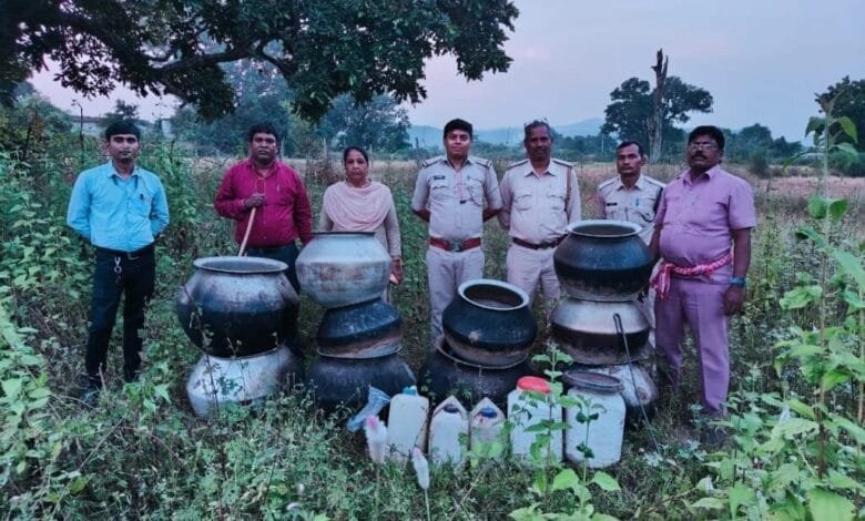आबकारी विभाग सक्ती जिले की 10 अलग-अलग स्थानो पर छापामार करवाई आबकारी विभाग सक्ती जिले की 10 अलग-अलग स्थानो पर छापामार करवाई kshititech