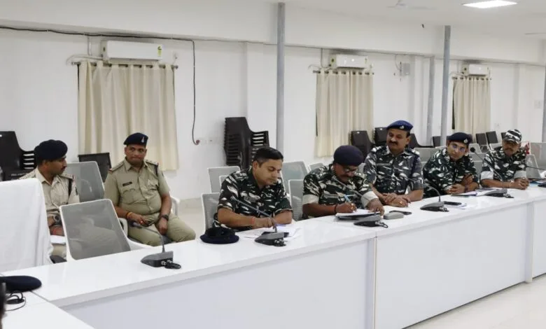सामान्य प्रेक्षक, पुलिस प्रेक्षक, व्यय प्रेक्षक, कलेक्टर एवं जिला निर्वाचन अधिकारी और पुलिस अधीक्षक ने सुरक्षाबलों के कमांडेंट, सहायक कमांडेंट स्तर के अधिकारियों की ली बैठक सामान्य प्रेक्षक, पुलिस प्रेक्षक, व्यय प्रेक्षक, कलेक्टर एवं जिला निर्वाचन अधिकारी और पुलिस अधीक्षक ने सुरक्षाबलों के कमांडेंट, सहायक कमांडेंट स्तर के अधिकारियों की ली बैठक kshititech