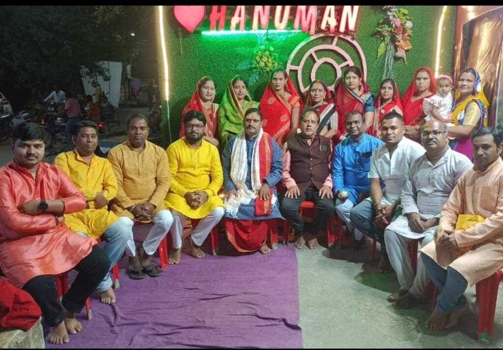 श्री सिद्ध हनुमान मंदिर में २३वें मंगलवार को तीज के अवसर पर महाआरती में पंडित रोहिणी कुमार तिवारी के साथ झूल कदम महिला समिति हुआ शामिल श्री सिद्ध हनुमान मंदिर में २३वें मंगलवार को तीज के अवसर पर महाआरती में पंडित रोहिणी कुमार तिवारी के साथ झूल कदम महिला समिति हुआ शामिल kshititech