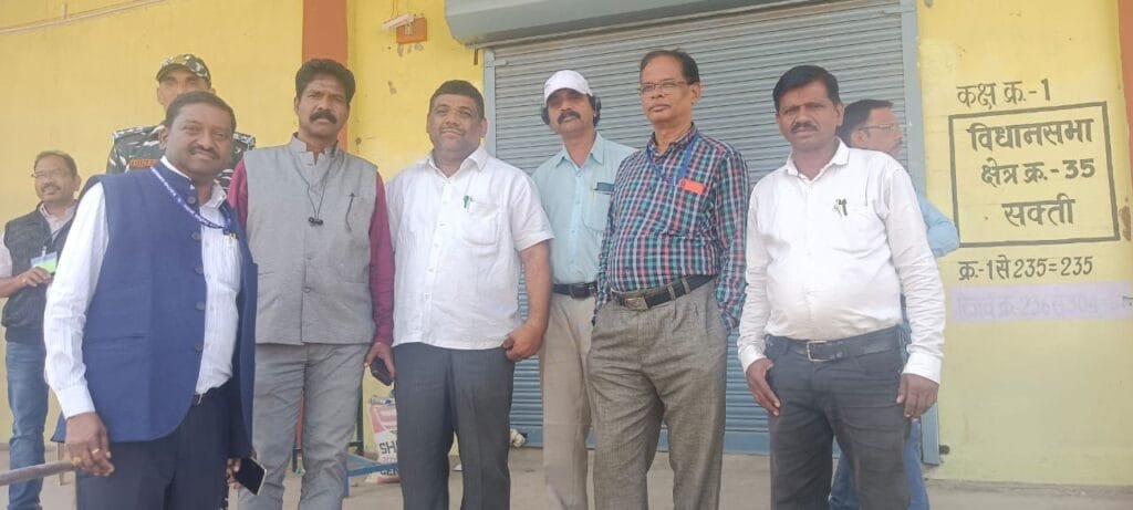 स्ट्रांग रूम में बंद हुआ मतपेटियों में सक्ती के प्रत्याशियों की किस्मत स्ट्रांग रूम में बंद हुआ मतपेटियों में सक्ती के प्रत्याशियों की किस्मत kshititech