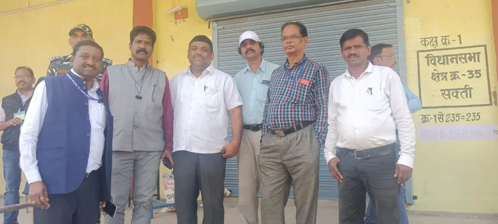 स्ट्रांग रूम में बंद हुआ मतपेटियों में सक्ती के प्रत्याशियों की किस्मत स्ट्रांग रूम में बंद हुआ मतपेटियों में सक्ती के प्रत्याशियों की किस्मत kshititech