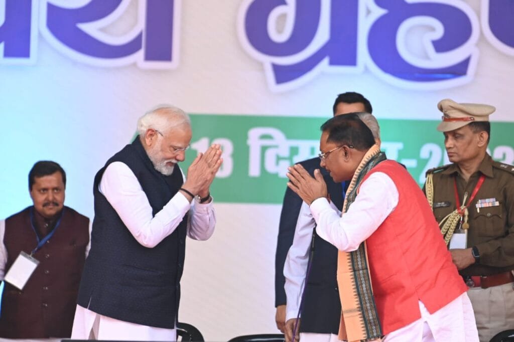 प्रधानमंत्री नरेन्द्र मोदी की गरिमामय उपस्थिति में विष्णु देव साय ने ली छत्तीसगढ़ के मुख्यमंत्री के पद एवं गोपनीयता की शपथ प्रधानमंत्री नरेन्द्र मोदी की गरिमामय उपस्थिति में विष्णु देव साय ने ली छत्तीसगढ़ के मुख्यमंत्री के पद एवं गोपनीयता की शपथ kshititech