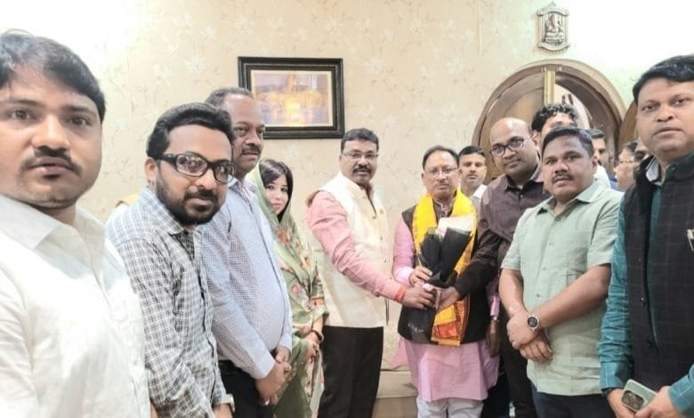 नवनिर्वाचित मुख्यमंत्री पहुंचे स्वर्गीय युद्धवीर सिह जूदेव के निवास नवनिर्वाचित मुख्यमंत्री पहुंचे स्वर्गीय युद्धवीर सिह जूदेव के निवास kshititech