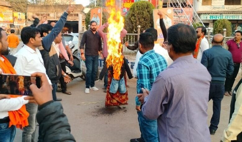 अमर्यादिय कृत्य की बात पर राहुल का फूंका पुतला-जिला भाजयुमो महामंत्री अभिषेक शर्मा के नेतृत्व में भाजयुमो ने किया राहुल गांधी का पुतला दहन अमर्यादिय कृत्य की बात पर राहुल का फूंका पुतला-जिला भाजयुमो महामंत्री अभिषेक शर्मा के नेतृत्व में भाजयुमो ने किया राहुल गांधी का पुतला दहन kshititech