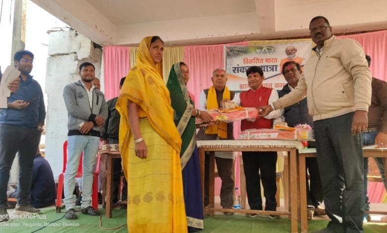 नगरदा में आयोजित संकल्प शिविर में विभिन्न हितग्राहियों को मिला उज्जवला गैस कनेक्शन नगरदा में आयोजित संकल्प शिविर में विभिन्न हितग्राहियों को मिला उज्जवला गैस कनेक्शन kshititech