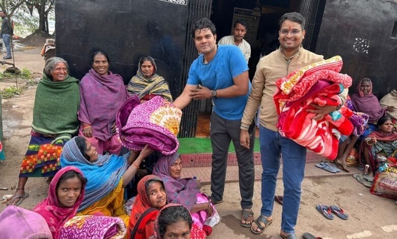 शीत ऋतु की अधिकता को देखते हुए देवांगन समाज सक्ती ने किया जरूरतमंदों को गर्म कपड़ों का वितरण शीत ऋतु की अधिकता को देखते हुए देवांगन समाज सक्ती ने किया जरूरतमंदों को गर्म कपड़ों का वितरण kshititech