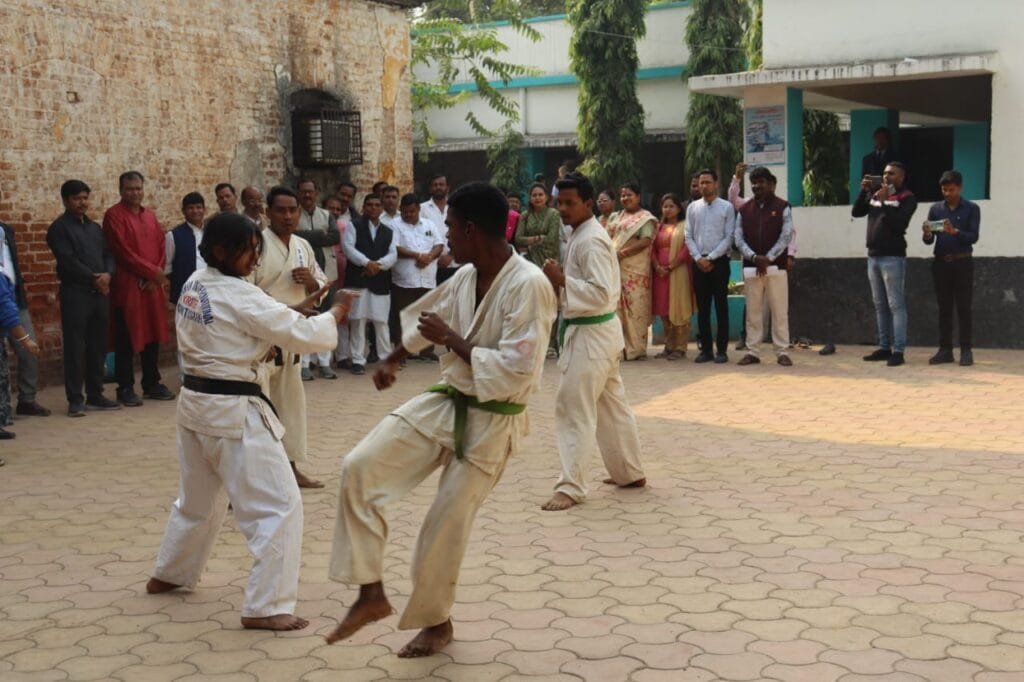 आत्मानंद स्कूल सक्ती में मनाया गया "वीर बाल दिवस", साहिबजादों के शौर्य, वीरता, त्याग और धर्मनिष्ठा को किया गया याद आत्मानंद स्कूल सक्ती में मनाया गया "वीर बाल दिवस", साहिबजादों के शौर्य, वीरता, त्याग और धर्मनिष्ठा को किया गया याद kshititech