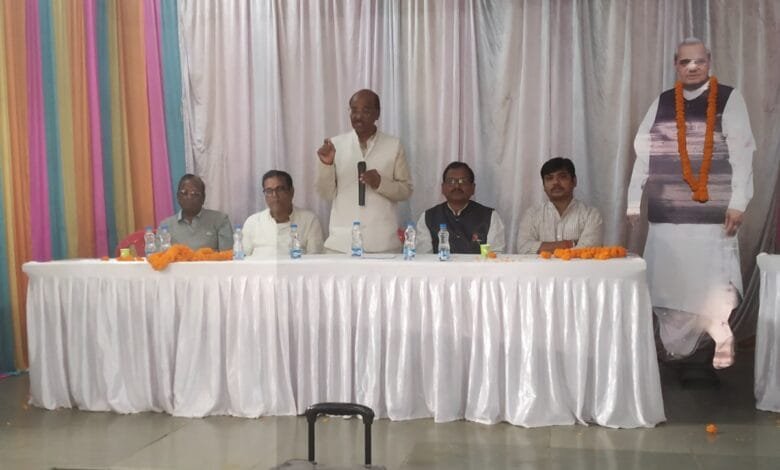 सुशासन दिवस पर सामुदायिक भवन में काव्य पाठ और संगोष्ठी<br>नगर पालिका सक्ती का आयोजन सुशासन दिवस पर सामुदायिक भवन में काव्य पाठ और संगोष्ठी<br>नगर पालिका सक्ती का आयोजन kshititech