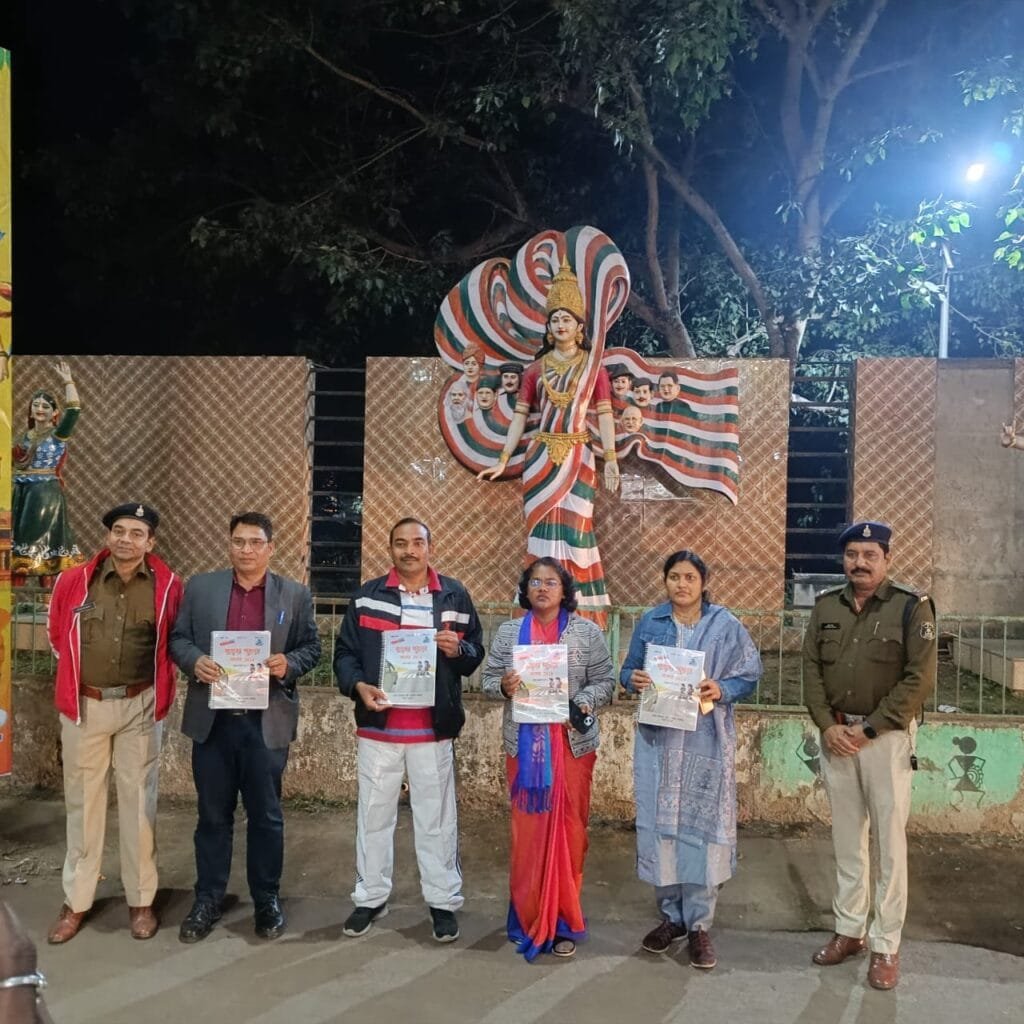 34 वे राष्ट्रीय सड़क सुरक्षा जागरूकता माह में सक्ती पुलिस ने निकाली यातायात जागरूकता रथ एवं सभी से यातायात नियमों का पालन करने को कहा 34 वे राष्ट्रीय सड़क सुरक्षा जागरूकता माह में सक्ती पुलिस ने निकाली यातायात जागरूकता रथ एवं सभी से यातायात नियमों का पालन करने को कहा kshititech