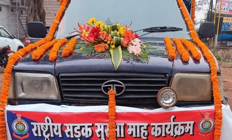 34 वे राष्ट्रीय सड़क सुरक्षा जागरूकता माह में सक्ती पुलिस ने निकाली यातायात जागरूकता रथ एवं सभी से यातायात नियमों का पालन करने को कहा 34 वे राष्ट्रीय सड़क सुरक्षा जागरूकता माह में सक्ती पुलिस ने निकाली यातायात जागरूकता रथ एवं सभी से यातायात नियमों का पालन करने को कहा kshititech