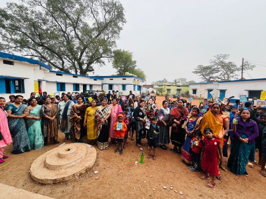 मारवाड़ी युवा मंच की महिला जागृति शाखा ने बच्चों को वितरण किया कॉपी एवं पेन मारवाड़ी युवा मंच की महिला जागृति शाखा ने बच्चों को वितरण किया कॉपी एवं पेन kshititech