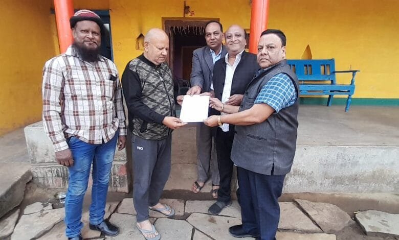 नेता प्रतिपक्ष डॉक्टर चरण दास महंत ने शोकाकुल परिवारों को दी सांत्वना नेता प्रतिपक्ष डॉक्टर चरण दास महंत ने शोकाकुल परिवारों को दी सांत्वना kshititech