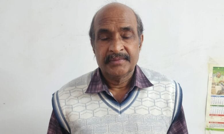 शासकीय दस्तावेजों में कूटरचना कर फरार आरोपी कुंज बिहारी बेसवाड़े को सक्ती पुलिस ने किया गिरफ्तार शासकीय दस्तावेजों में कूटरचना कर फरार आरोपी कुंज बिहारी बेसवाड़े को सक्ती पुलिस ने किया गिरफ्तार kshititech