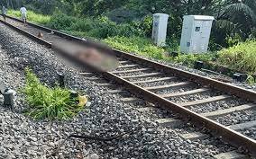 रेलवे फाटक के पास ट्रेन की चपेट आकर व्यक्ति की हुई मौत, किया गया पोस्टमार्टम रेलवे फाटक के पास ट्रेन की चपेट आकर व्यक्ति की हुई मौत, किया गया पोस्टमार्टम kshititech