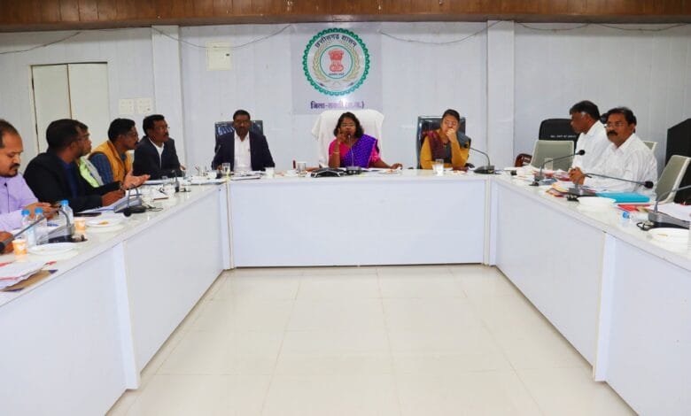 लंबित प्रकरणो का तेजी से निराकरण करने के दिए निर्देश लंबित प्रकरणो का तेजी से निराकरण करने के दिए निर्देश kshititech