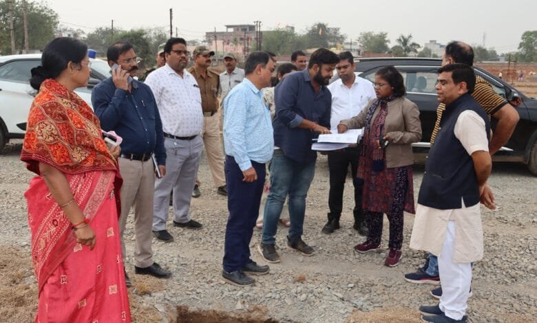 कलेक्टर ने नवीन शासकीय कन्या महाविद्यालय का शिफ्टिंग करने के लिए सदर स्कूल का किया निरीक्षण कलेक्टर ने नवीन शासकीय कन्या महाविद्यालय का शिफ्टिंग करने के लिए सदर स्कूल का किया निरीक्षण kshititech