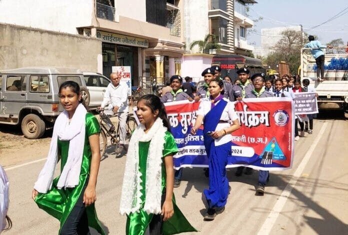 सक्ती में यूनिसेफ़, जिला यातायात पुलिस एवं स्काउट गाइड के स्वयंसेवकों द्वारा सड़क सुरक्षा अभियान एक महत्वपूर्ण पहल सक्ती में यूनिसेफ़, जिला यातायात पुलिस एवं स्काउट गाइड के स्वयंसेवकों द्वारा सड़क सुरक्षा अभियान एक महत्वपूर्ण पहल kshititech